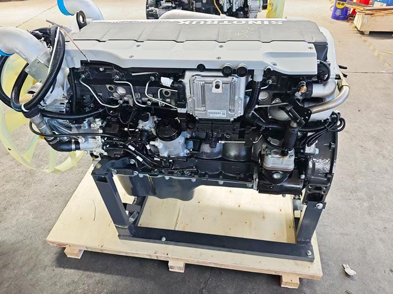 Engine assembly with external components in the MAN D2066 and 2760 listing